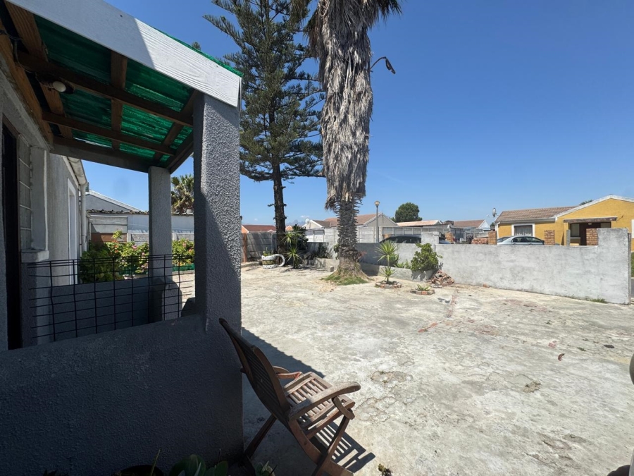 3 Bedroom Property for Sale in Electric City Western Cape